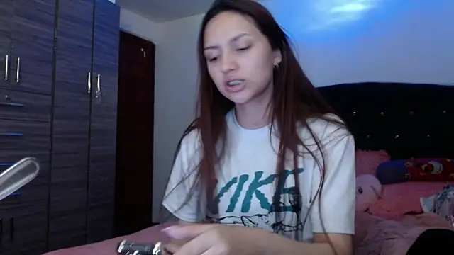 holy juli online show from 07.18.26