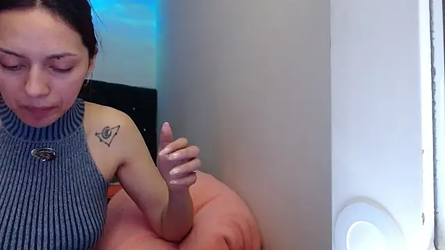 holy juli online show from 08.03.26