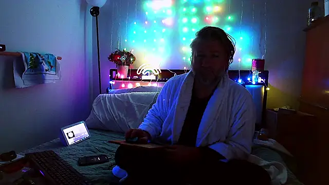 Snapshot of onlym4m chatting on 12.19.24 onlym4m online show from 12.19.24