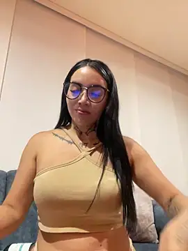 Nickiiiii online show from 03.11.25