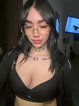 Nickiiiii online show from 05.10.26