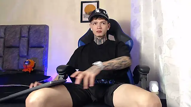 Snapshot of Dan_brownn chatting on 01.10.26 Dan brownn online show from 01.10.26