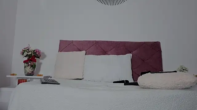 Snapshot of EMILY_ROUSSE71 chatting on 02.06.26 EMILY ROUSSE71 online show from 02.06.26