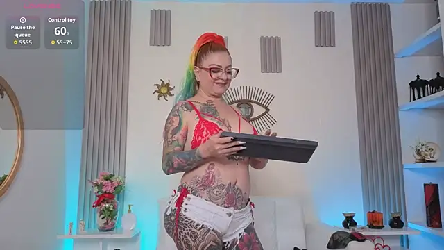 Snapshot of EMILY_ROUSSE71 chatting on 05.25.26 EMILY ROUSSE71 online show from 05.25.26