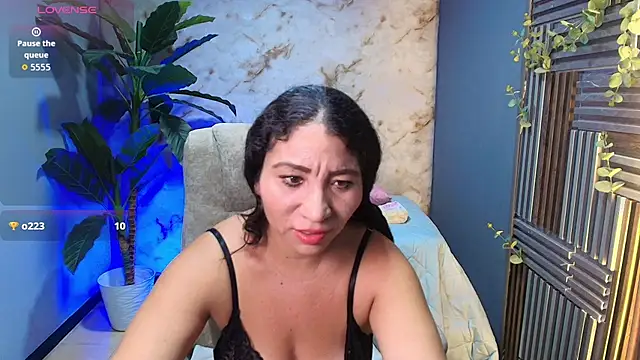 Snapshot of jennaa_milf_ chatting on 07.05.26 jennaa milf online show from 07.05.26