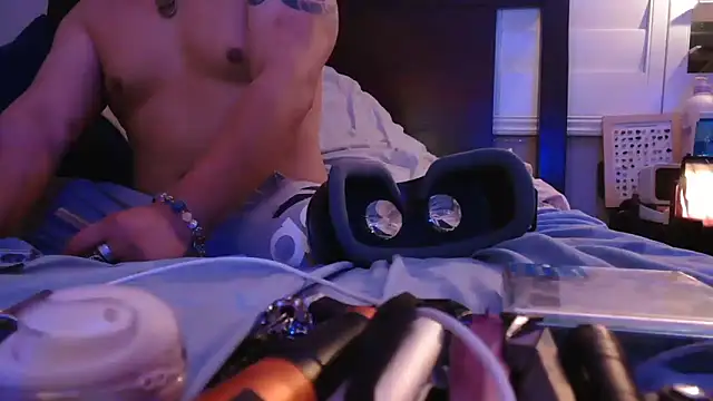 Snapshot of cloudyspun chatting on 11.21.25 cloudyspun online show from 11.21.25