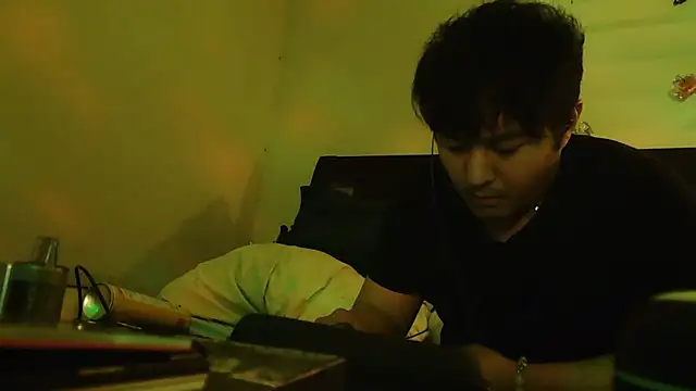 Snapshot of cloudyspun chatting on 11.22.25 cloudyspun online show from 11.22.25