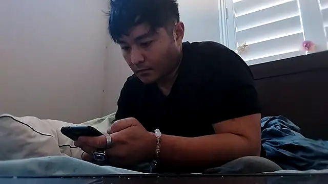 Snapshot of cloudyspun chatting on 12.15.25 cloudyspun online show from 12.15.25