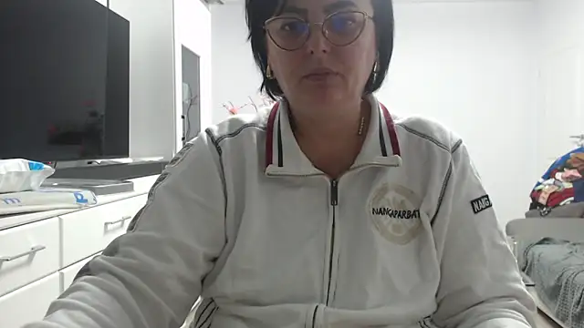 Amandamuller1982 online show from 11.17.25