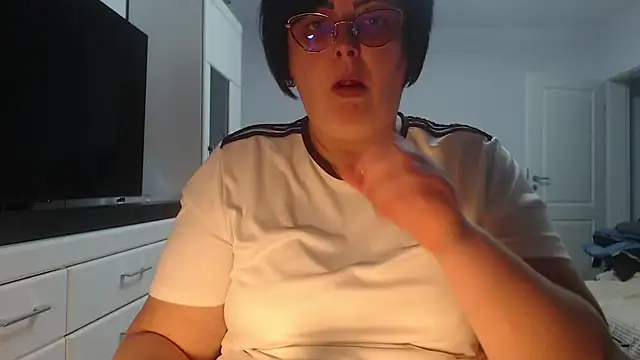 Amandamuller1982 online show from 04.21.26