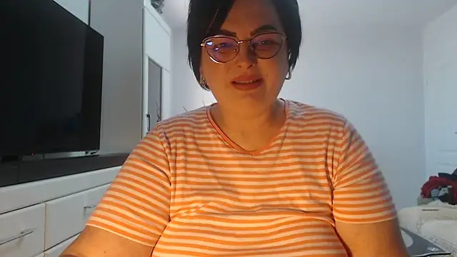 Amandamuller1982 online show from 04.24.26