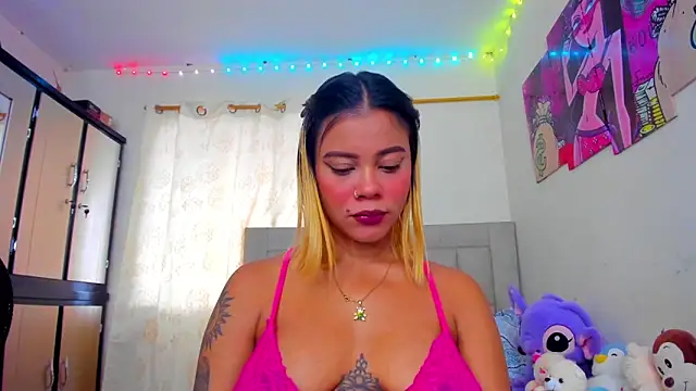 Snapshot of Miranda-brow chatting on 12.20.24 Miranda-brow online show from 12.20.24