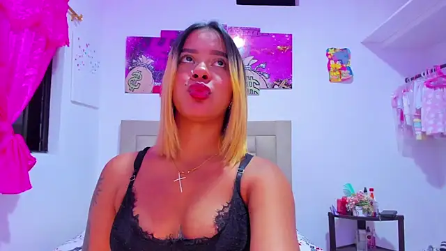 Snapshot of Miranda-brow chatting on 01.26.25 Miranda-brow online show from 01.26.25