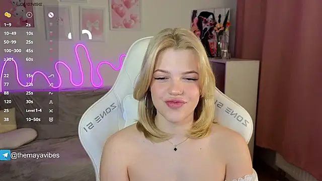 Snapshot of Maya_Rave chatting on 02.11.26 Maya Rave online show from 02.11.26