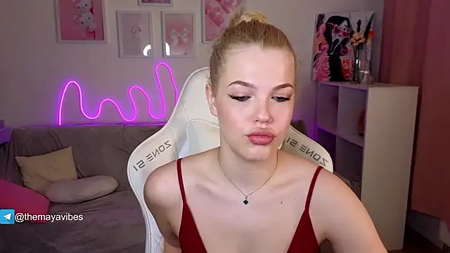 Snapshot of Maya_Rave chatting on 02.12.26 Maya Rave online show from 02.12.26