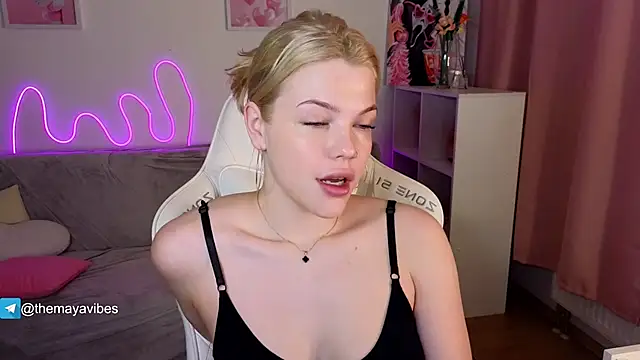 Snapshot of Maya_Rave chatting on 02.14.26 Maya Rave online show from 02.14.26