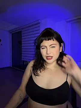 Snapshot of PoliBenett_ chatting on 10.30.25 PoliBenett online show from 10.30.25