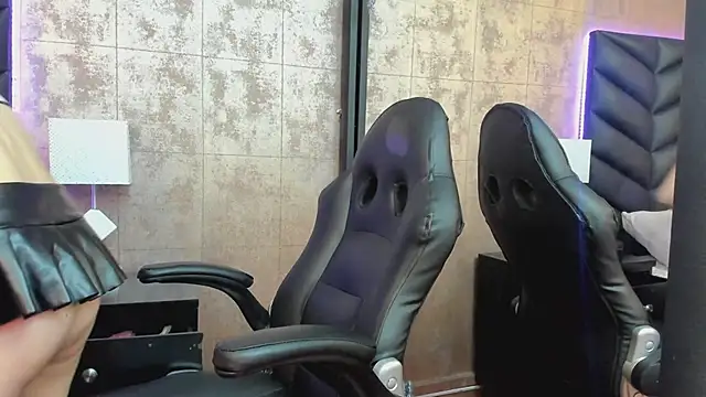 HazelMoret online show from 01.16.25