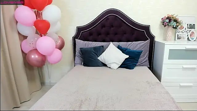 BettyBloom69 online show from 02.18.25