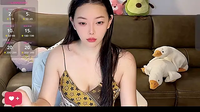 Snapshot of Yilin1999 chatting on 04.12.26 Yilin1999 online show from 04.12.26