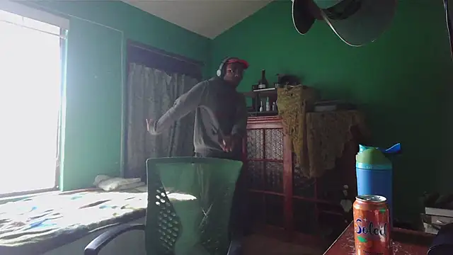 Snapshot of _______the chatting on 02.14.26 the online show from 02.14.26