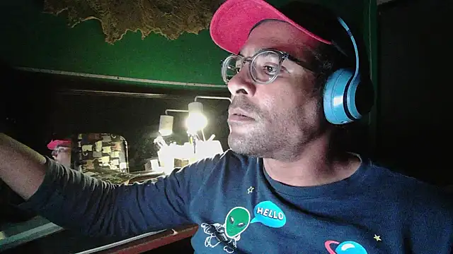 Snapshot of _______the chatting on 02.24.26 the online show from 02.24.26