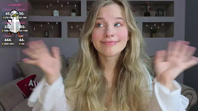 LinaCristonsen online show from 11.25.25