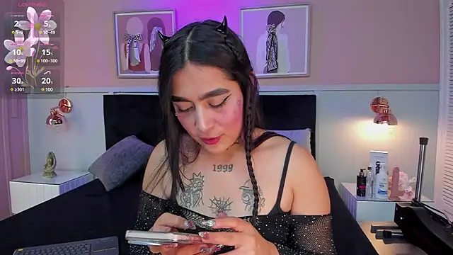 Snapshot of elodie_walker chatting on 09.12.25 elodie walker online show from 09.12.25