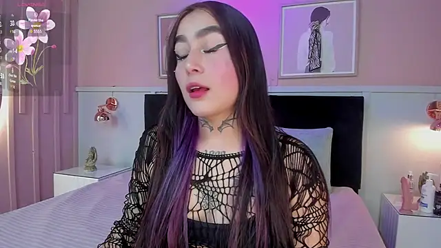 Snapshot of elodie_walker chatting on 09.18.25 elodie walker online show from 09.18.25