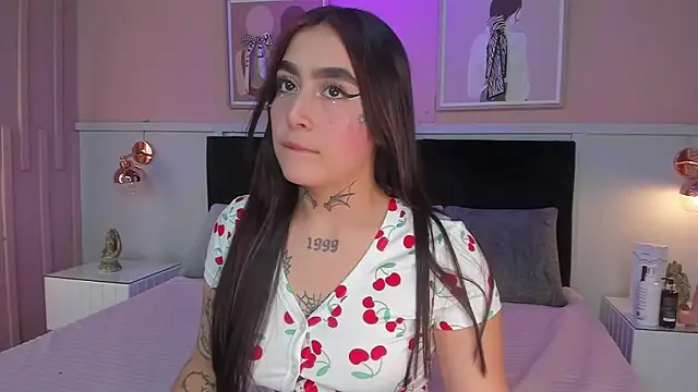 Snapshot of elodie_walker chatting on 09.19.25 elodie walker online show from 09.19.25