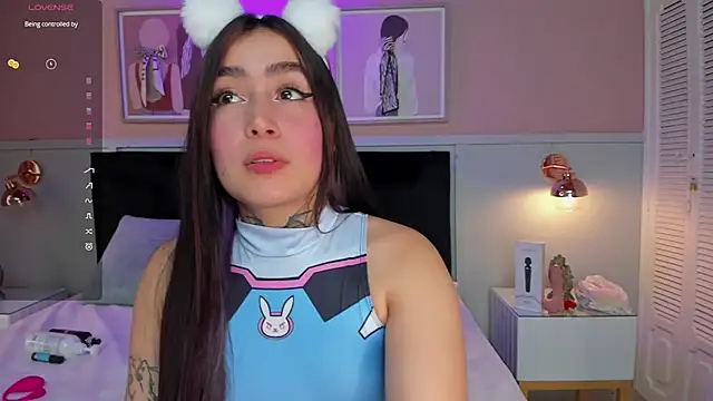 Snapshot of elodie_walker chatting on 10.14.25 elodie walker online show from 10.14.25