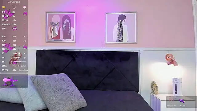 Snapshot of elodie_walker chatting on 10.19.25 elodie walker online show from 10.19.25