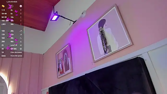 Snapshot of elodie_walker chatting on 10.28.25 elodie walker online show from 10.28.25