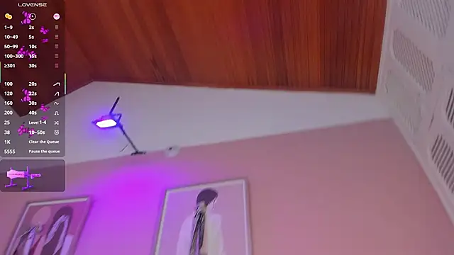 Snapshot of elodie_walker chatting on 10.30.25 elodie walker online show from 10.30.25