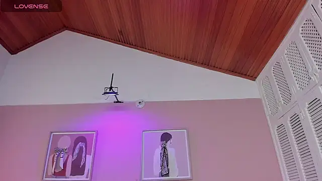 Snapshot of elodie_walker chatting on 10.31.25 elodie walker online show from 10.31.25