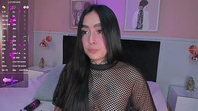 Snapshot of elodie_walker chatting on 11.11.25 elodie walker online show from 11.11.25