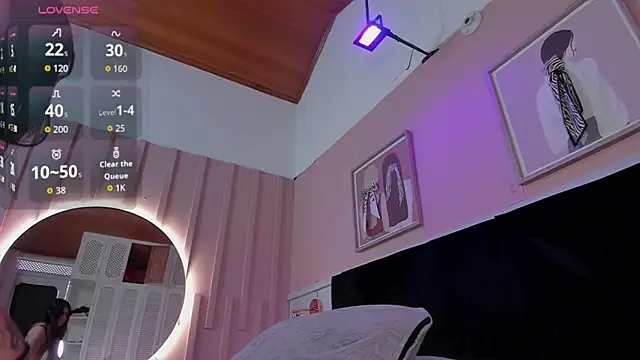 Snapshot of elodie_walker chatting on 12.17.25 elodie walker online show from 12.17.25