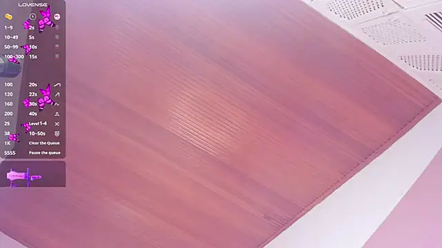 Snapshot of elodie_walker chatting on 12.21.25 elodie walker online show from 12.21.25