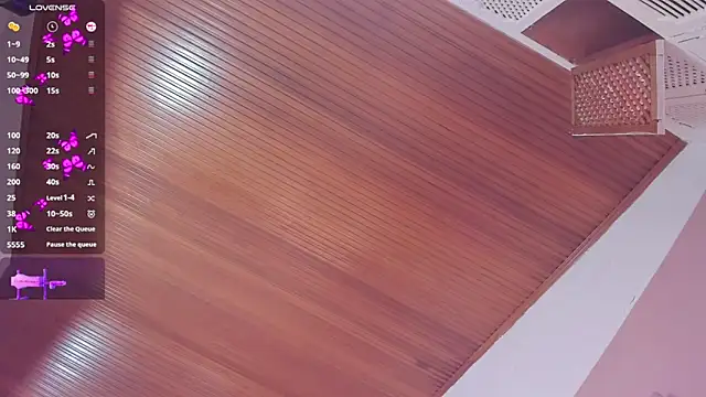 Snapshot of elodie_walker chatting on 12.22.25 elodie walker online show from 12.22.25