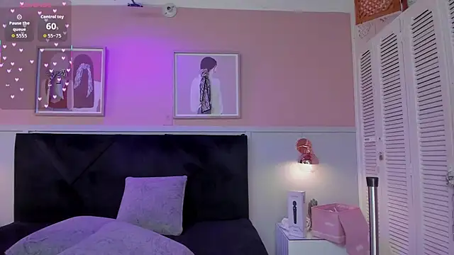 Snapshot of elodie_walker chatting on 01.13.26 elodie walker online show from 01.13.26