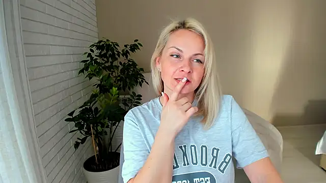 Alicee Gracee online show from 02.03.25