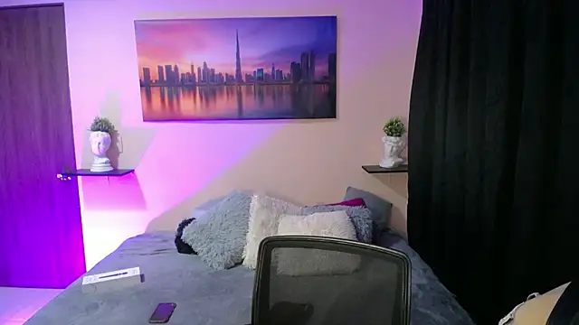 Snapshot of cristal-evanns chatting on 12.23.24 cristal-evanns online show from 12.23.24