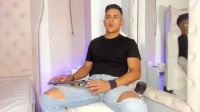 Snapshot of Lucii_fer_ chatting on 02.10.26 Lucii fer online show from 02.10.26