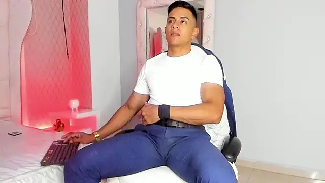 Snapshot of Lucii_fer_ chatting on 02.12.26 Lucii fer online show from 02.12.26