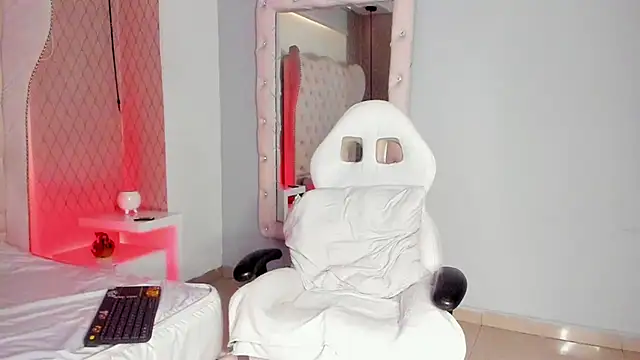 Snapshot of Lucii_fer_ chatting on 02.19.26 Lucii fer online show from 02.19.26