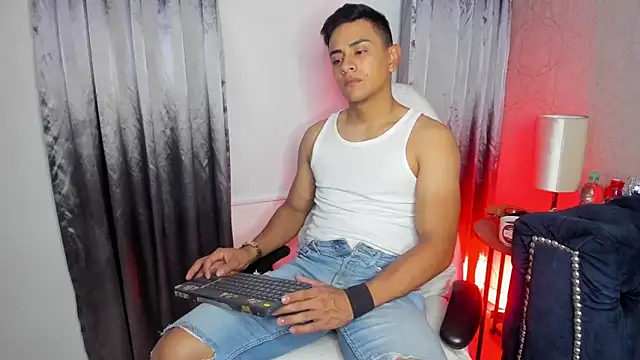 Snapshot of Lucii_fer_ chatting on 02.20.26 Lucii fer online show from 02.20.26