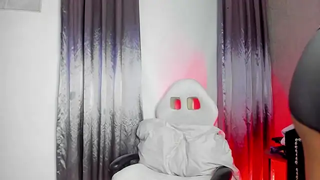 Snapshot of Lucii_fer_ chatting on 02.26.26 Lucii fer online show from 02.26.26