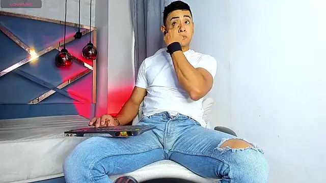 Snapshot of Lucii_fer_ chatting on 03.09.26 Lucii fer online show from 03.09.26