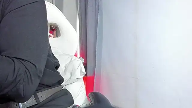 Snapshot of Lucii_fer_ chatting on 03.11.26 Lucii fer online show from 03.11.26