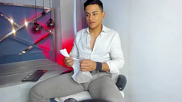 Snapshot of Lucii_fer_ chatting on 03.13.26 Lucii fer online show from 03.13.26